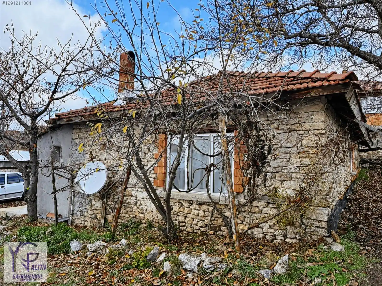 Kütahya Domaniçte Köyiçi İmarlı Satılık Köy Evi
